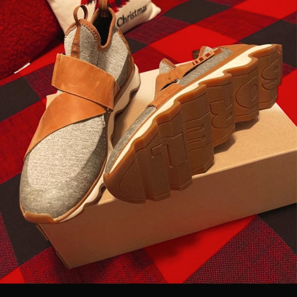 Sorel kinetic sneakers